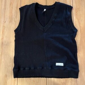 Christina Seawald Unisex Black V-Neck Sweater with Ribbed Edges size M